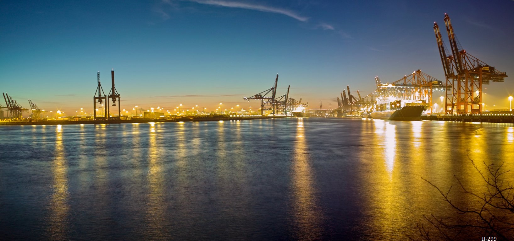 Parkhafen mit Blick in den Waltershofer Hafen