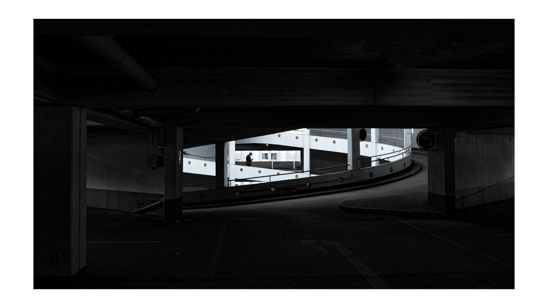 - PARKHAUS -