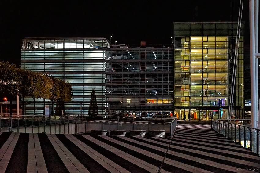 Parkhaus am Flughafen