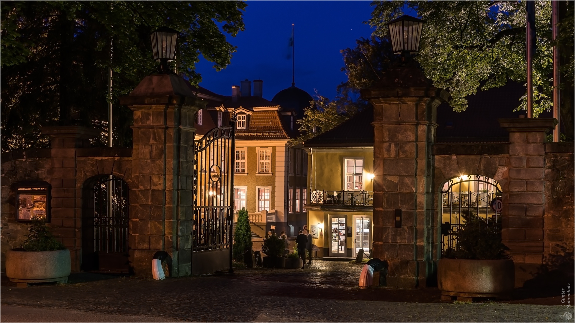 Parkhotel Schloss Meisdorf, Eingangstor