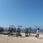 Parking écologique avec vue sur mer – Ökologischer Parkplatz mit Blick auf das Meer