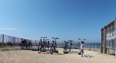 Parking écologique avec vue sur mer – Ökologischer Parkplatz mit Blick auf das Meer