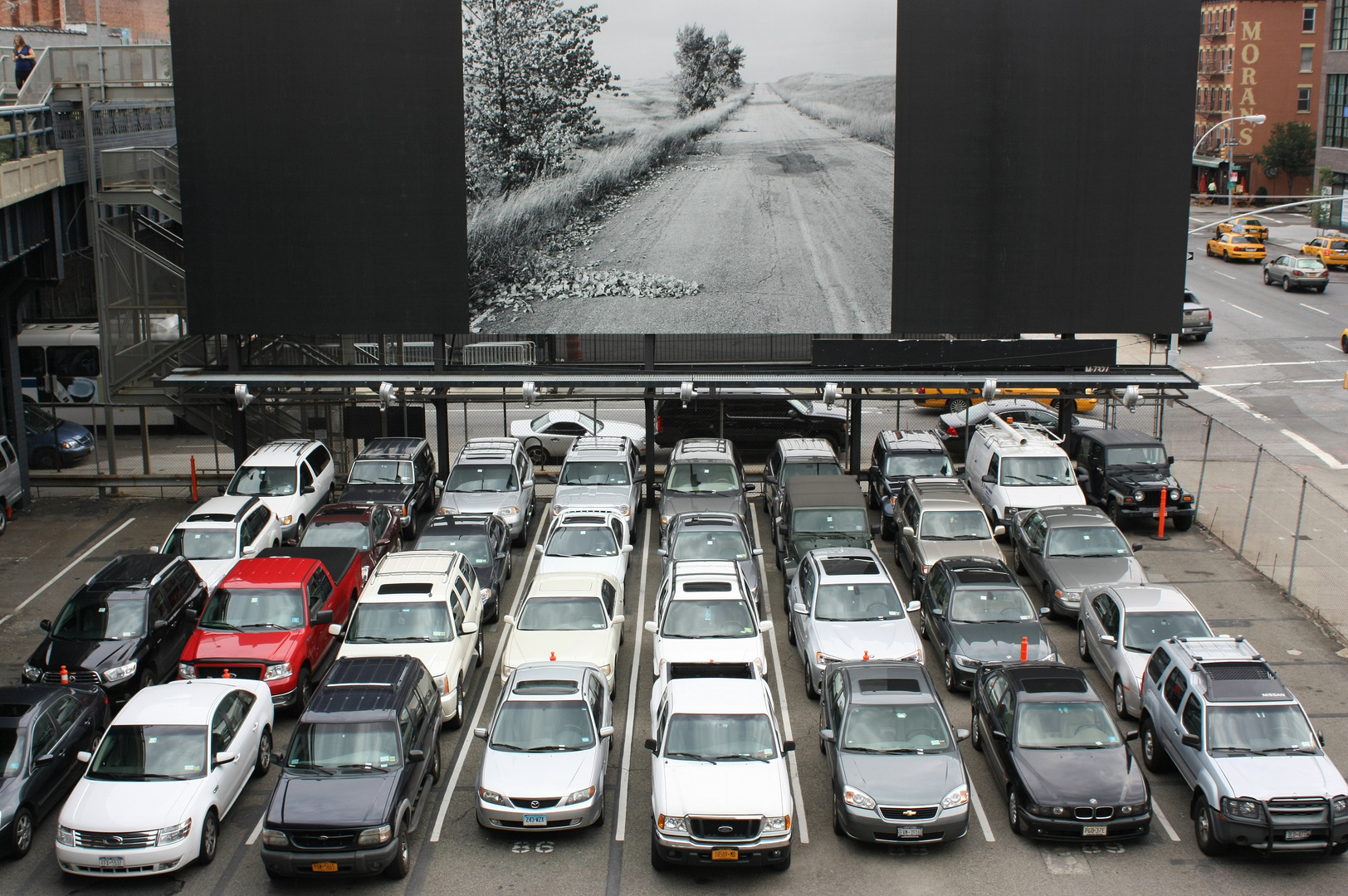 parkinglot near Highline