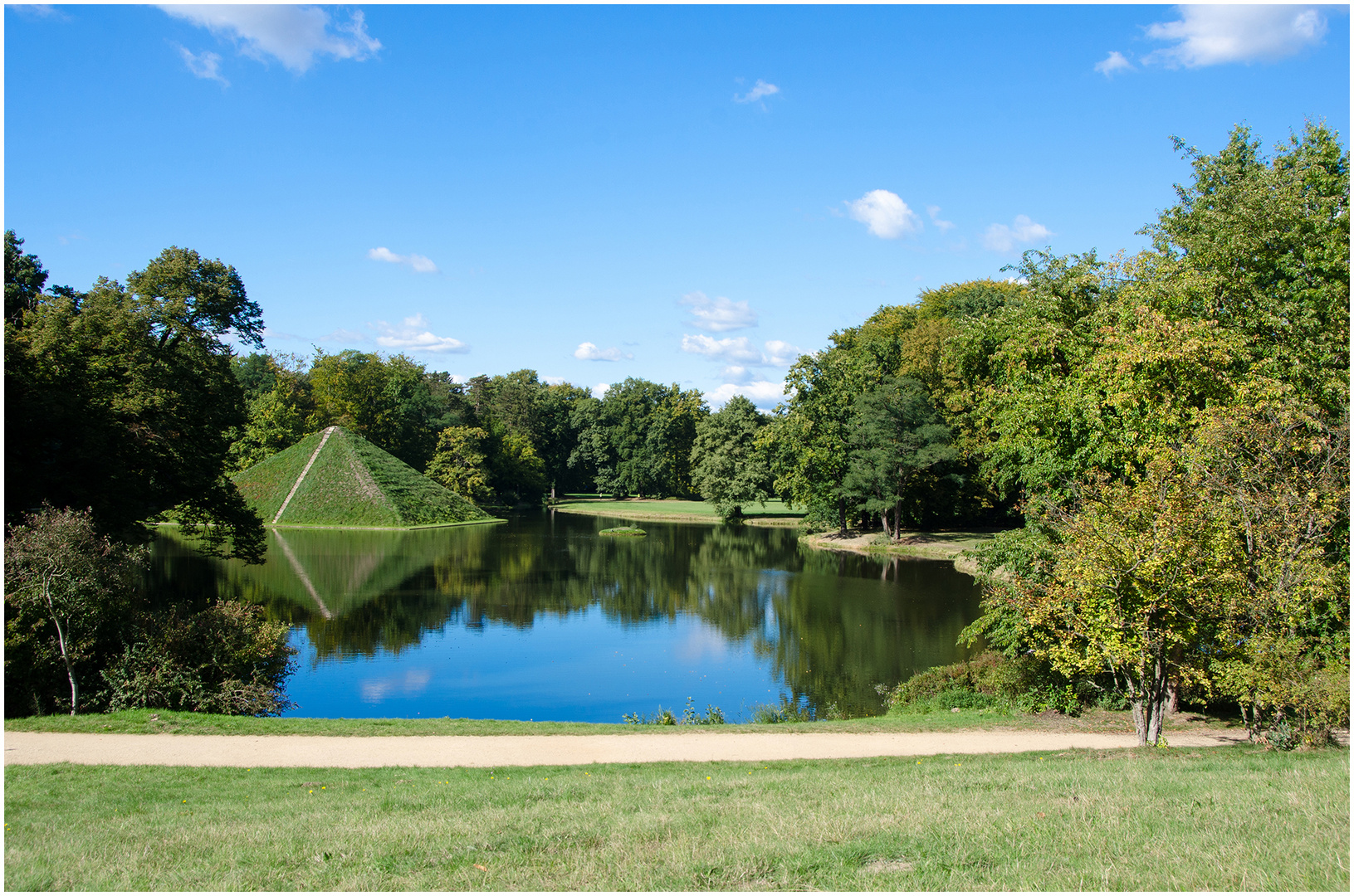 Parklandschaft in Cottbus - Wasserpyramide