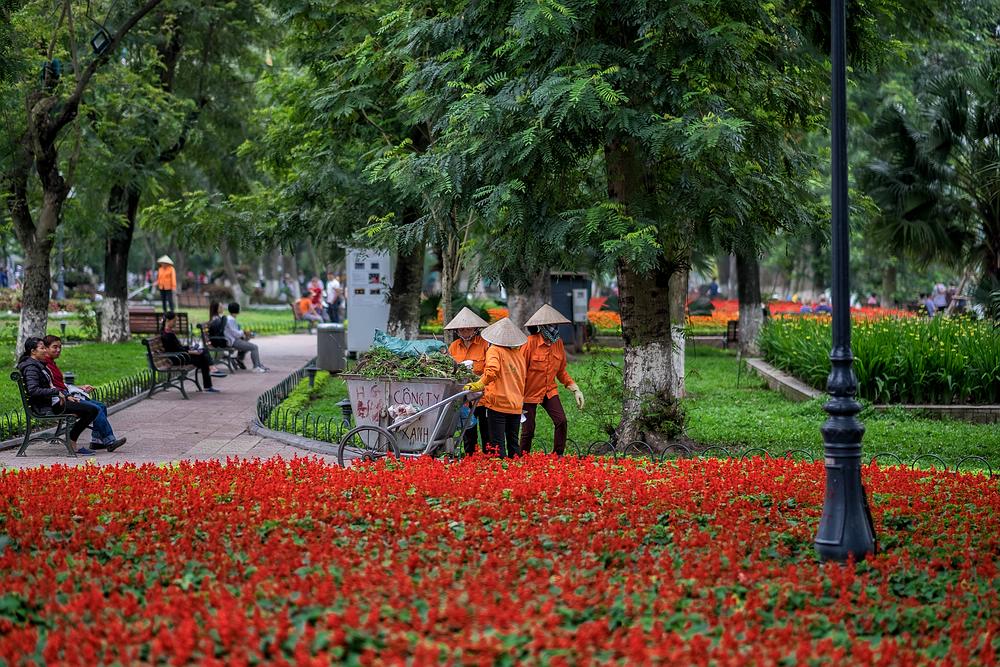 Parkpflegerinnen am Hoan Kiem