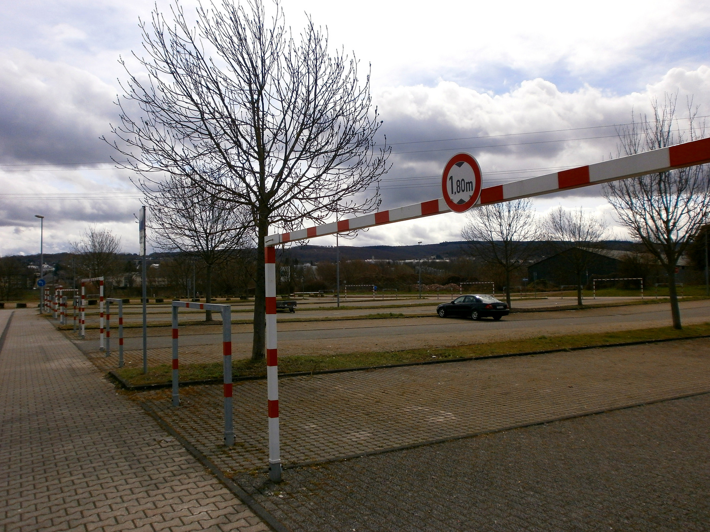 Parkplätze mit Fußballtoren