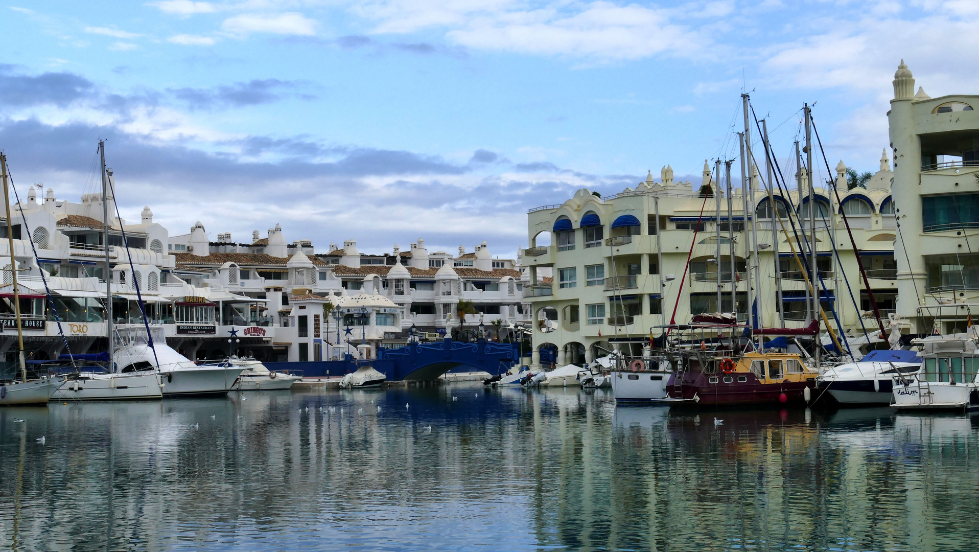 ...Parkplätze und Wohnungen in Benalmadena...