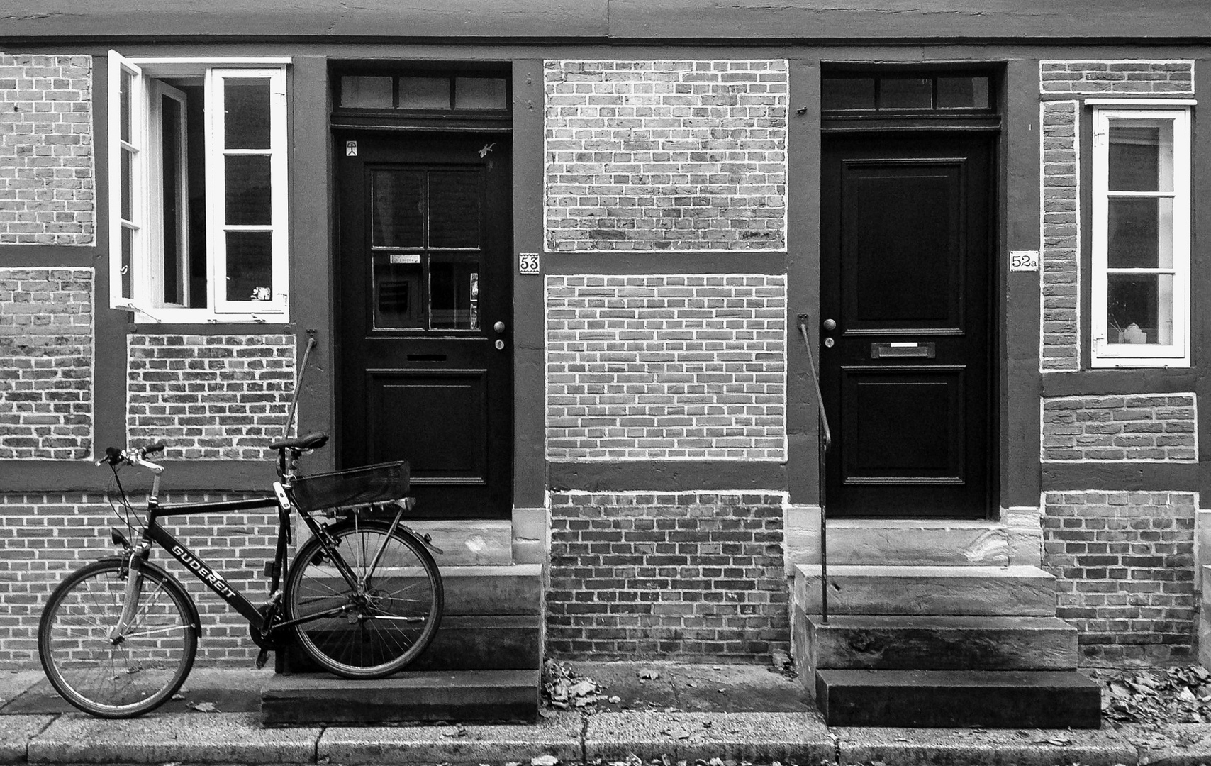 PARKPLATZ DIREKT VOR DEM HAUS