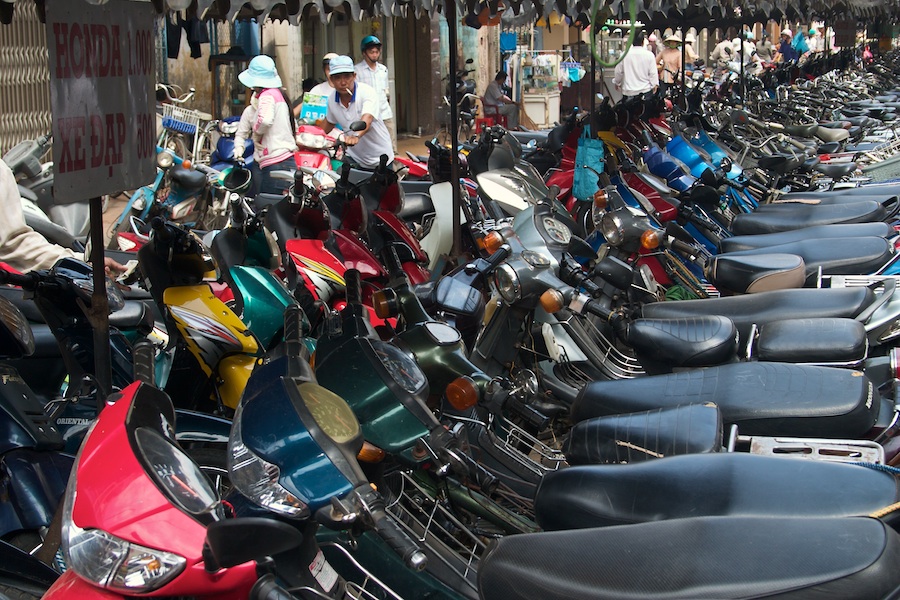 Parkplatz für Zweiräder in Vietnam