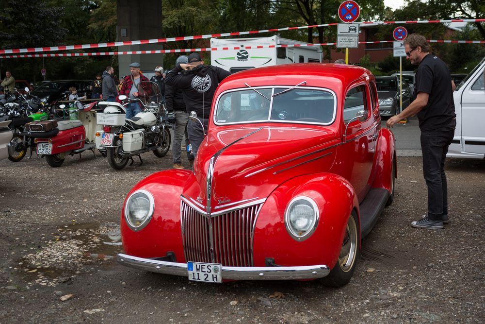 Parkplatz-Motorhaubensitzen-V08