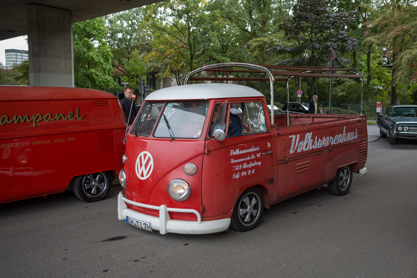 Parkplatz-Motorhaubensitzen-V14