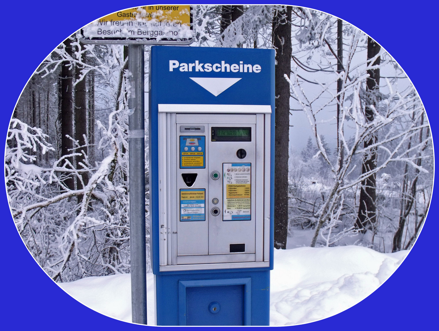 Parkscheinautomat im Schnee