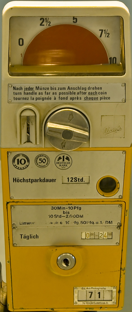 Parkuhr "Täglich 0°°-24°°"