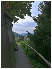 Parkweg und Aussicht nach Westen