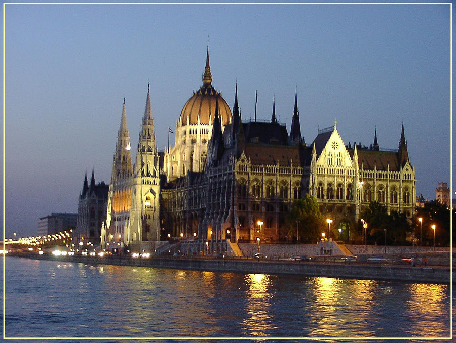 Parlament am Abend