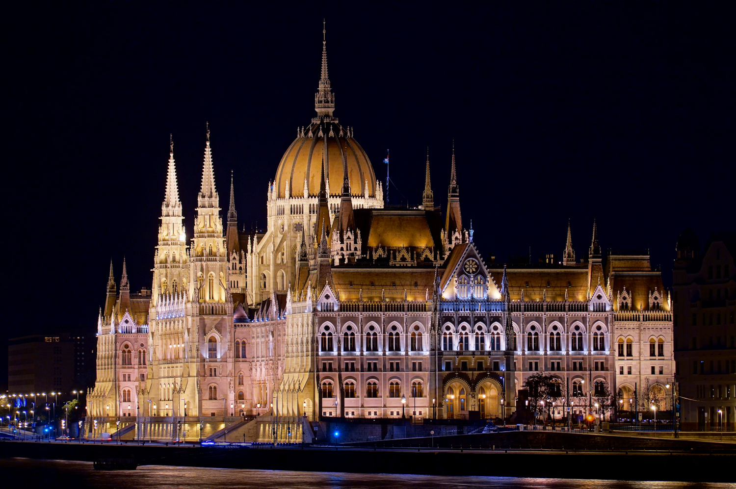 Parlament bei Nacht