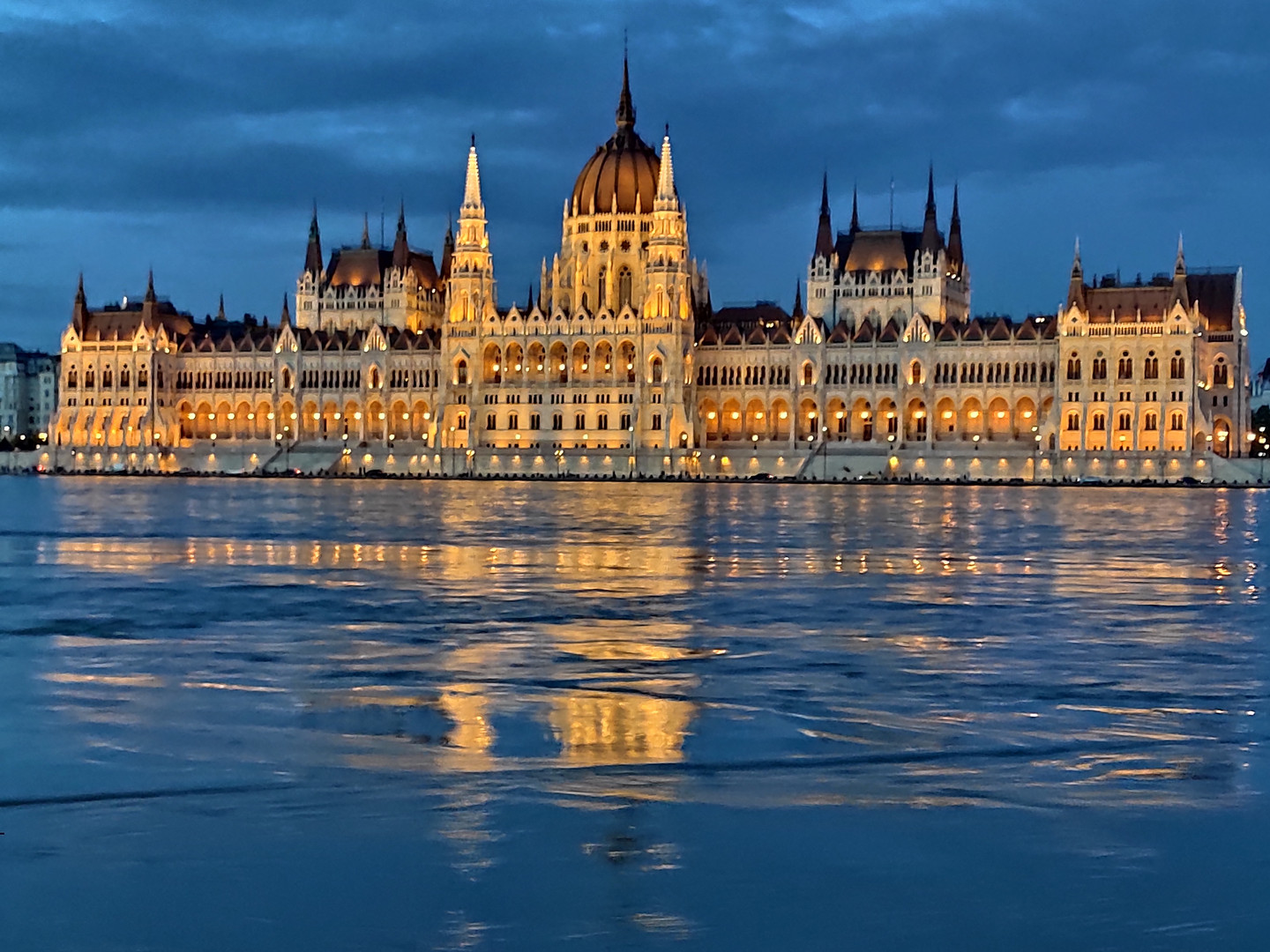 Parlament bei Nacht