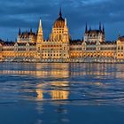 Parlament bei Nacht