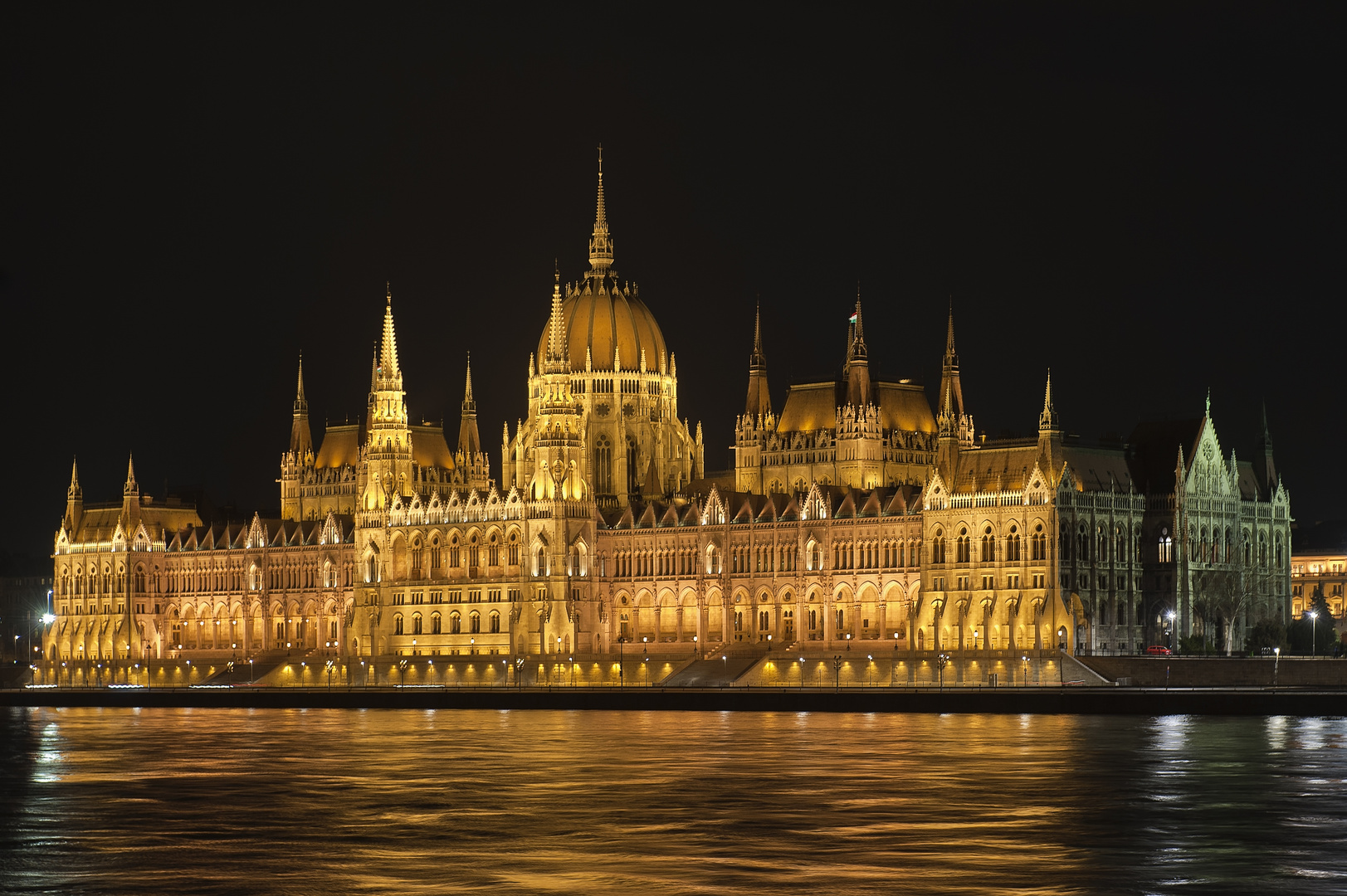 Parlament Budapest bei Nacht