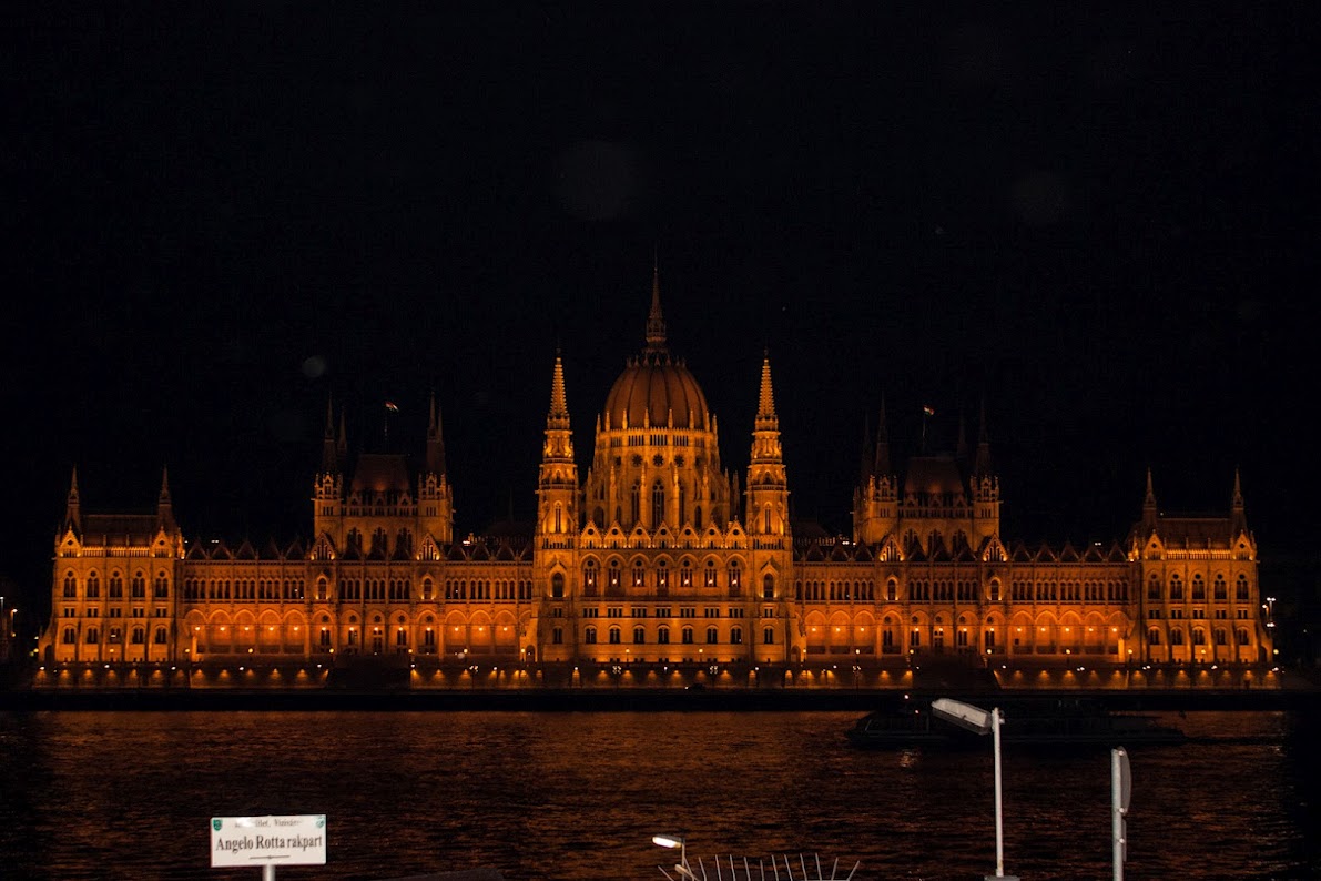 Parlament by Night