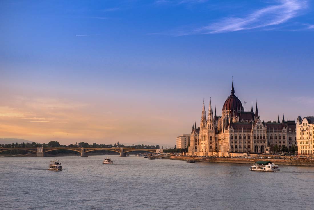 Parlament im Abendlicht