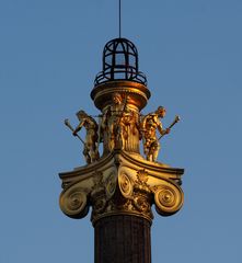 Parlament Säule mit vergoldeten Kapitell