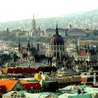 Parlament und "Fischerbastei" in Budapest