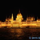 Parlamentsgebäude in Budapest bei Nacht