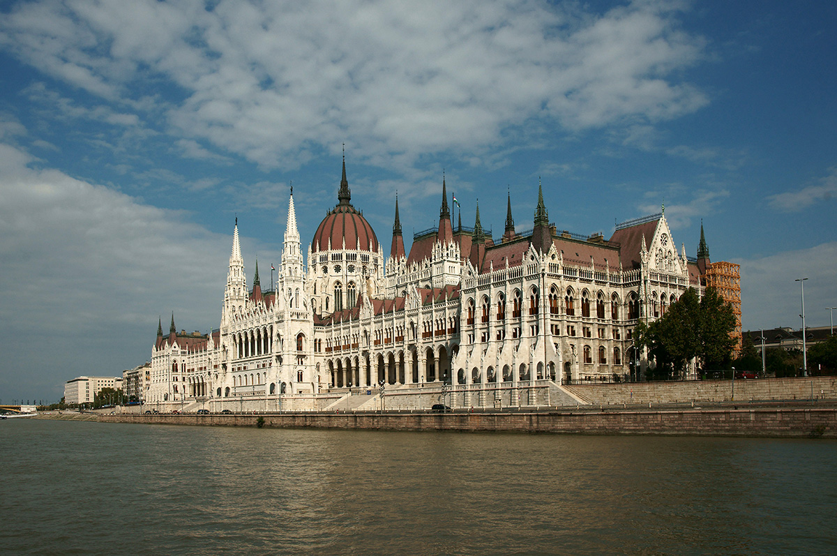 Parlamentsgebäude vom Wasser