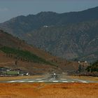 paro - international airport (2200 m)