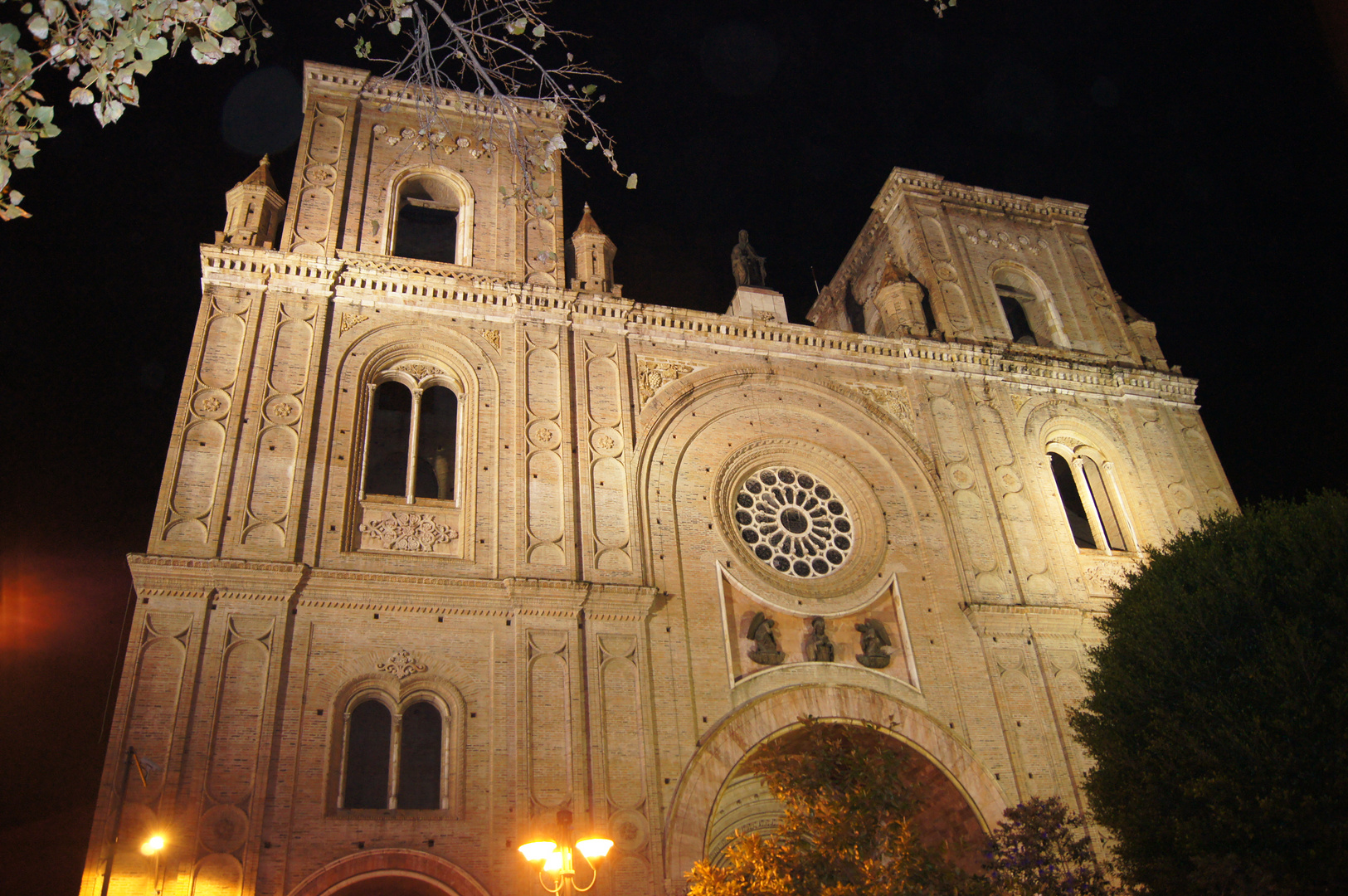 PARQUE CENTRAL CUENCA,ECUADOR