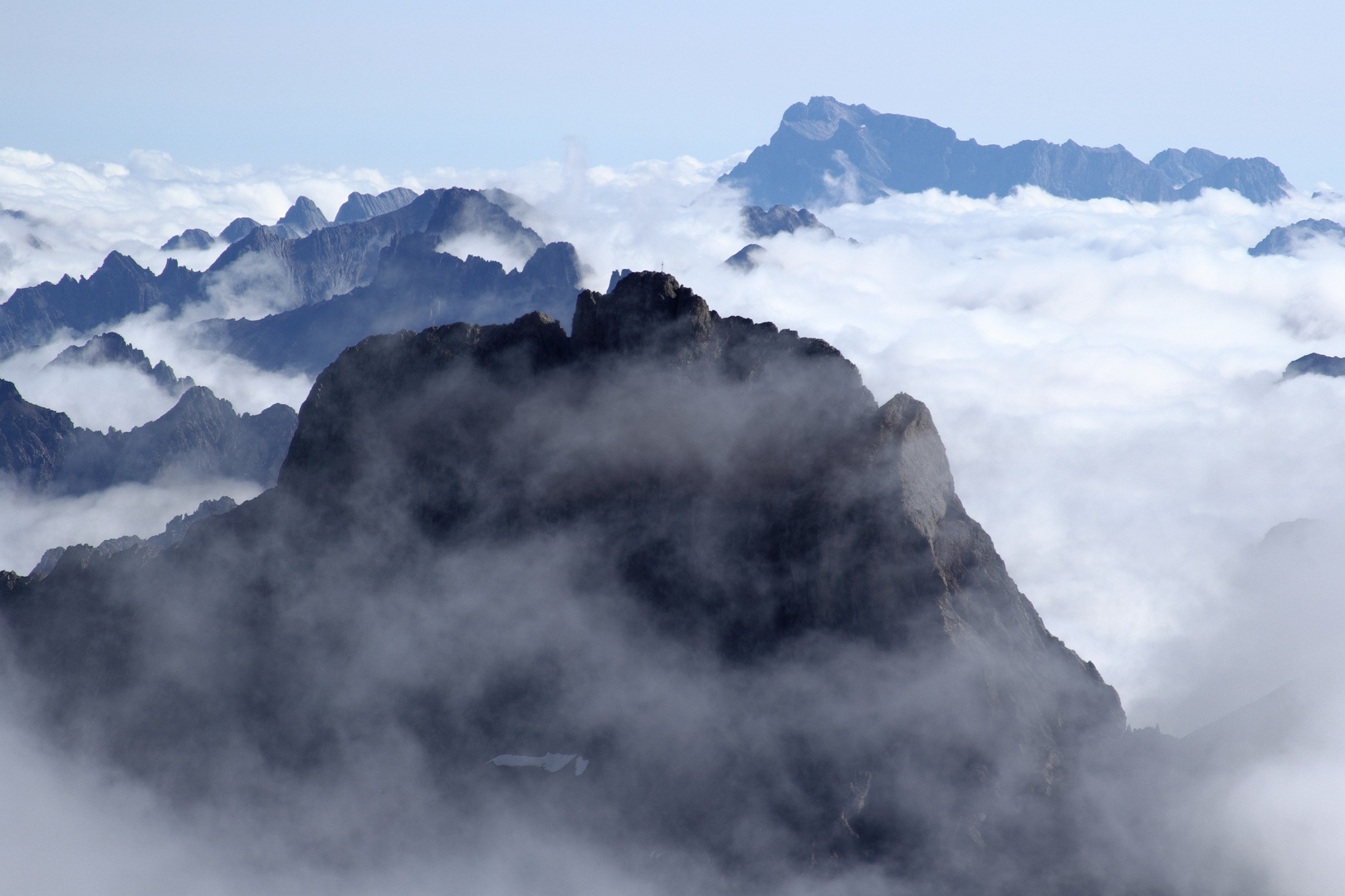 Parseierspitze  3036 m - im Hintergrund die Zugspitze 