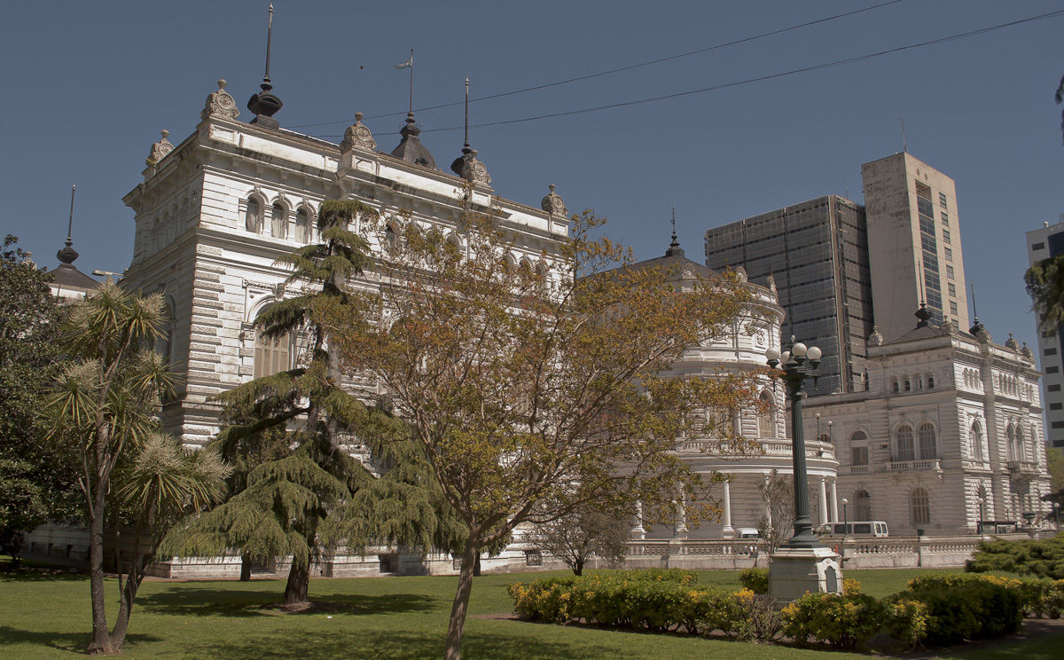 Parte trasera de la Municipalidad de La Plata.