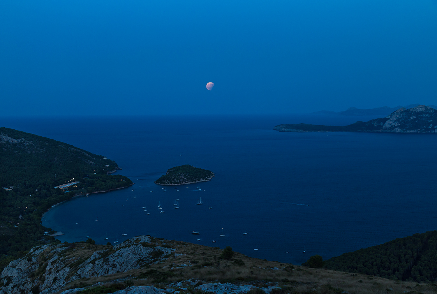 Partial lunar eclipse above the playa de Formentor, Mallorca (07.08.2017)