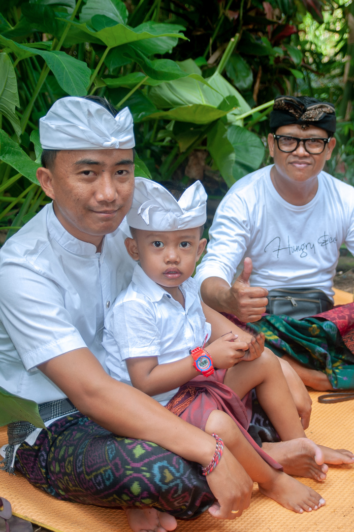 Participants at the Pagawesi ceremony