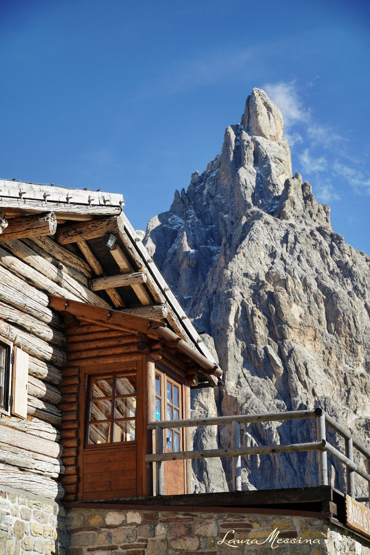 Particolare della Baita Segantini e Pale di San Martino 