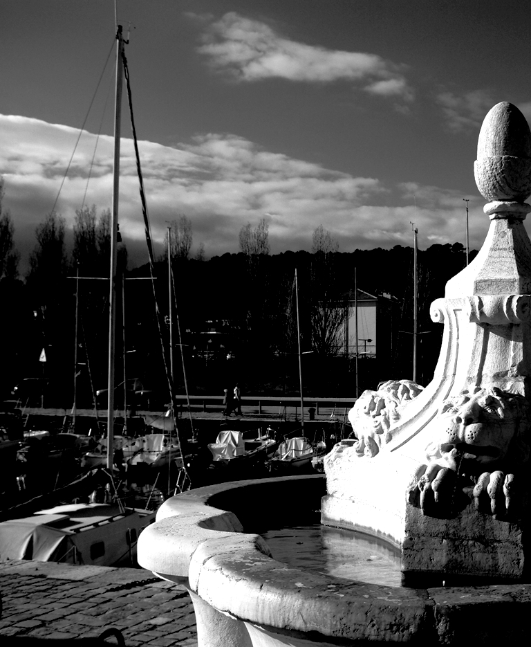 Particolare della fontana del porto (2)