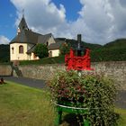 Partie an der romanischen Dorfkirche Müden / Mosel