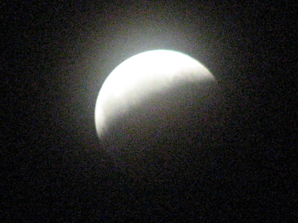 partielle Mondfinsternis 23:52; 16.08.08