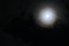 Partielle Mondfinsternis mit Jupiter
