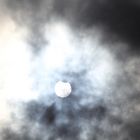Partielle Sonnenfinsternis am 10.06.2021 mit irisierenden Wolken