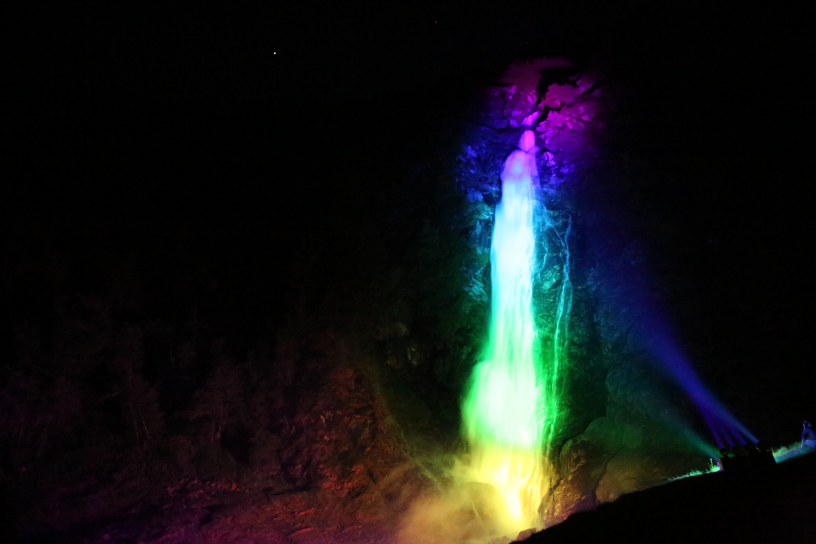 Partschinser Wasserfall beleuchtet