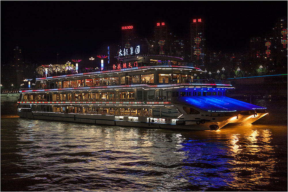 ... Partyboot auf dem Yangtze ...