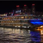 ... Partyboot auf dem Yangtze ...