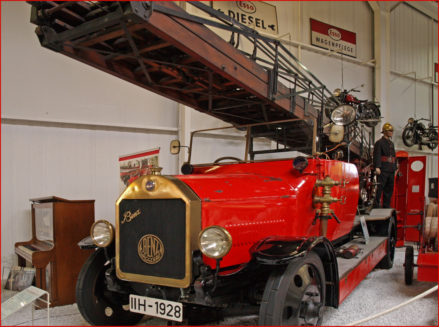 Pas de rouge sans voiture de pompiers…