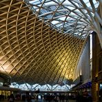 Pas trop d’ouvrières (à cette heure là) pour cette ruche… !  -- Gare de King’s Cross, Londres