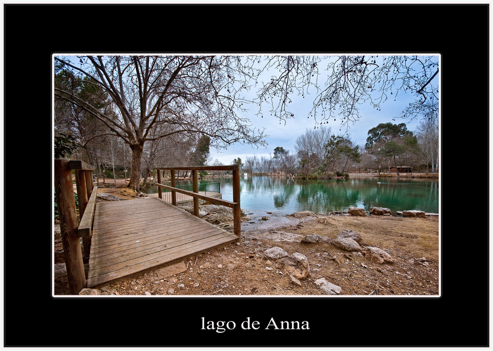 pasarela en el lago