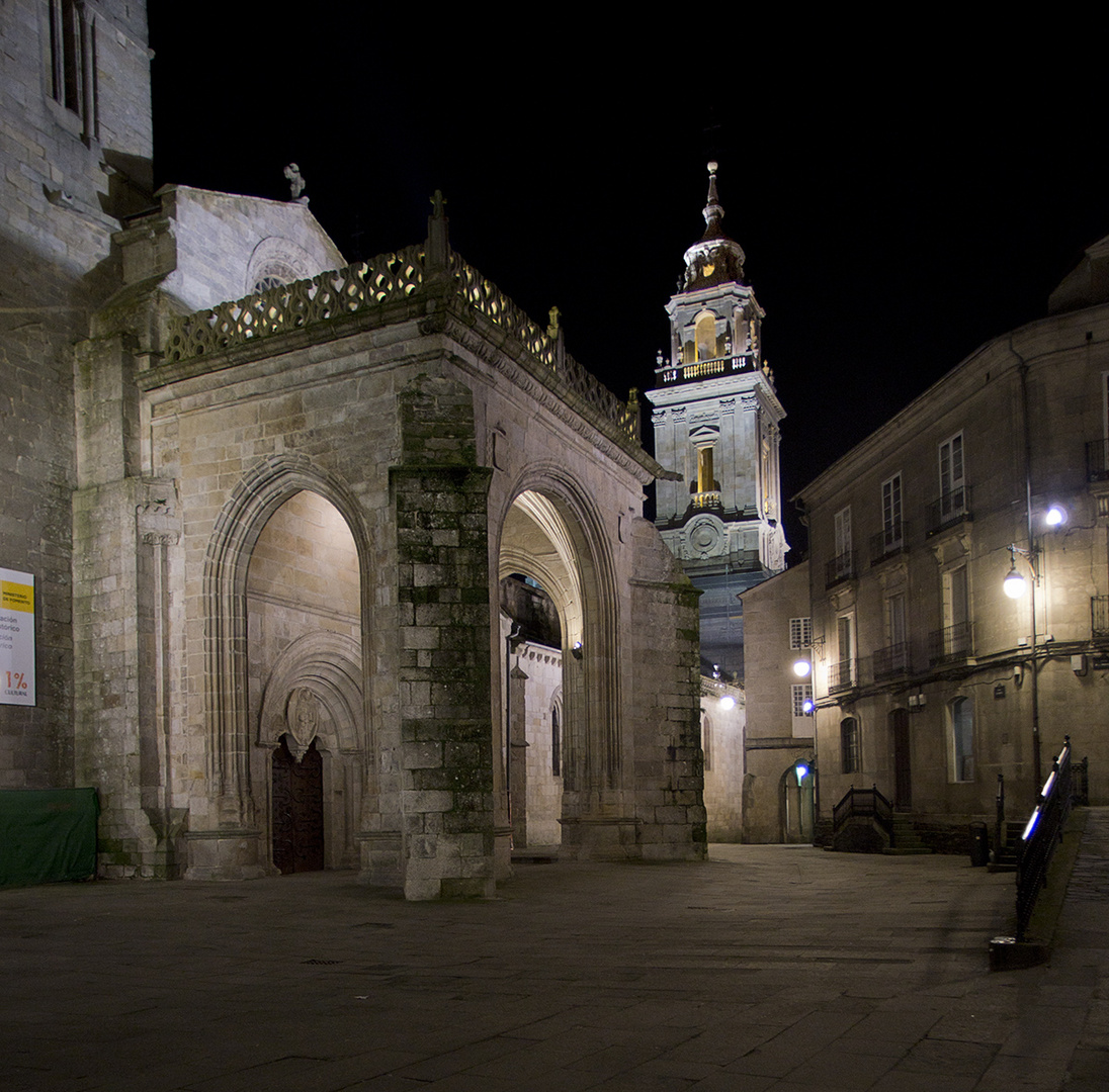 Paseando de noche por Lugo