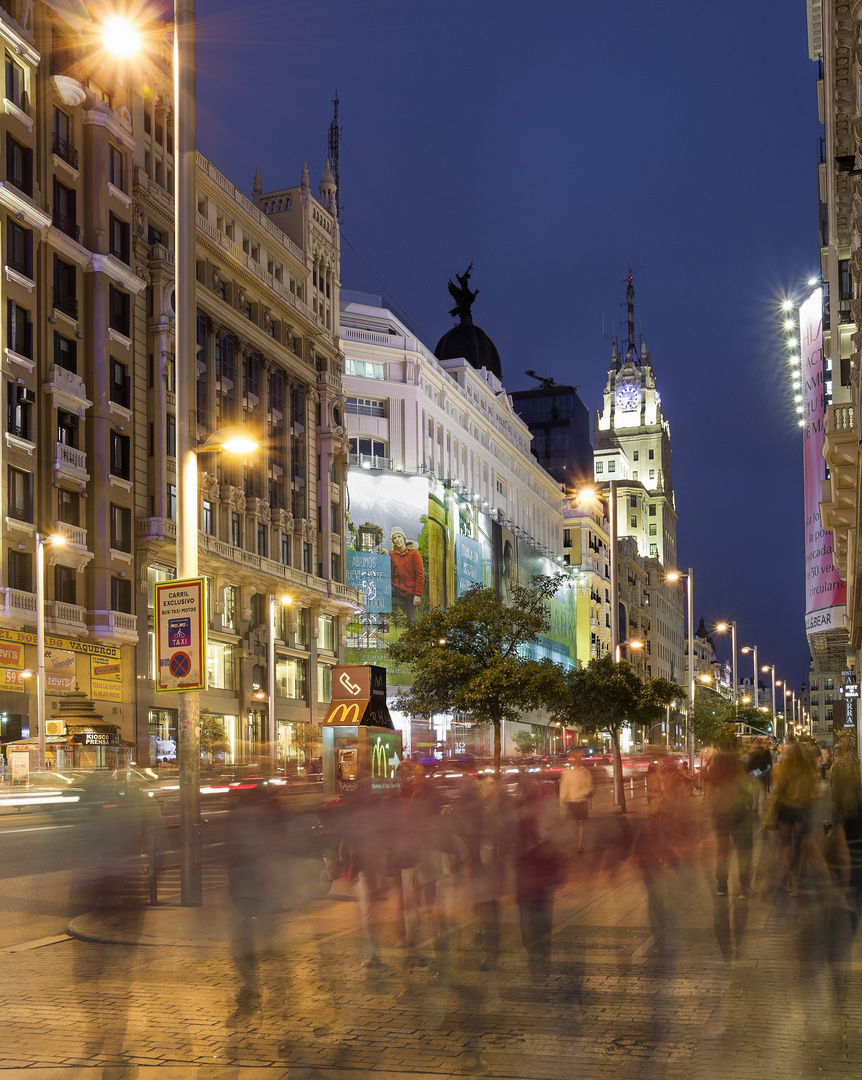 Paseando la Gran Via