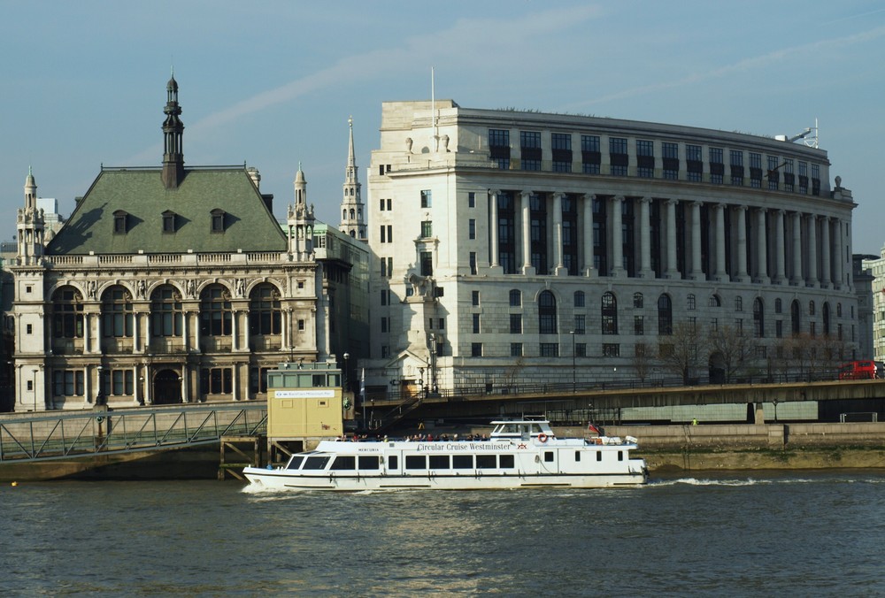 Paseando por el rio Londres 2...